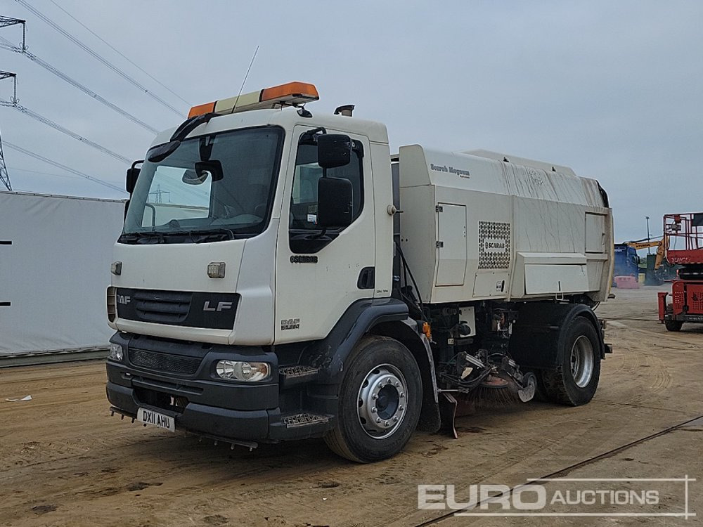 2011 DAF LF55.250 - Balayeuse de voirie: photos 1 2011 DAF LF55.250 - Balayeuse de voirie: photos 1