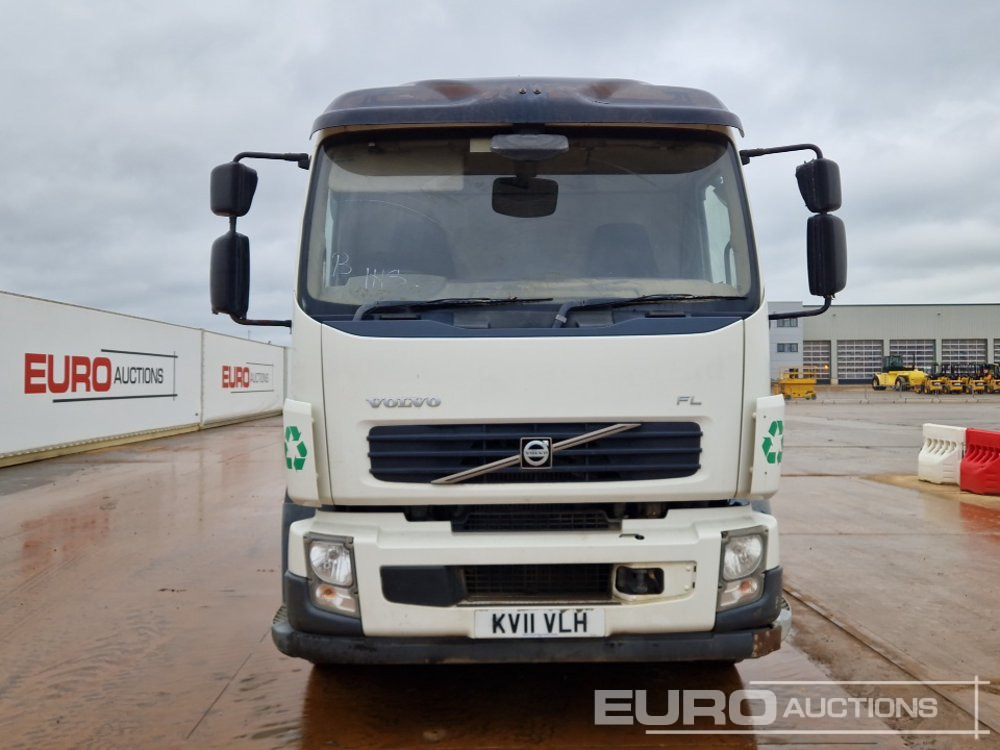 Camion multibenne 2011 Volvo FL240: photos 8