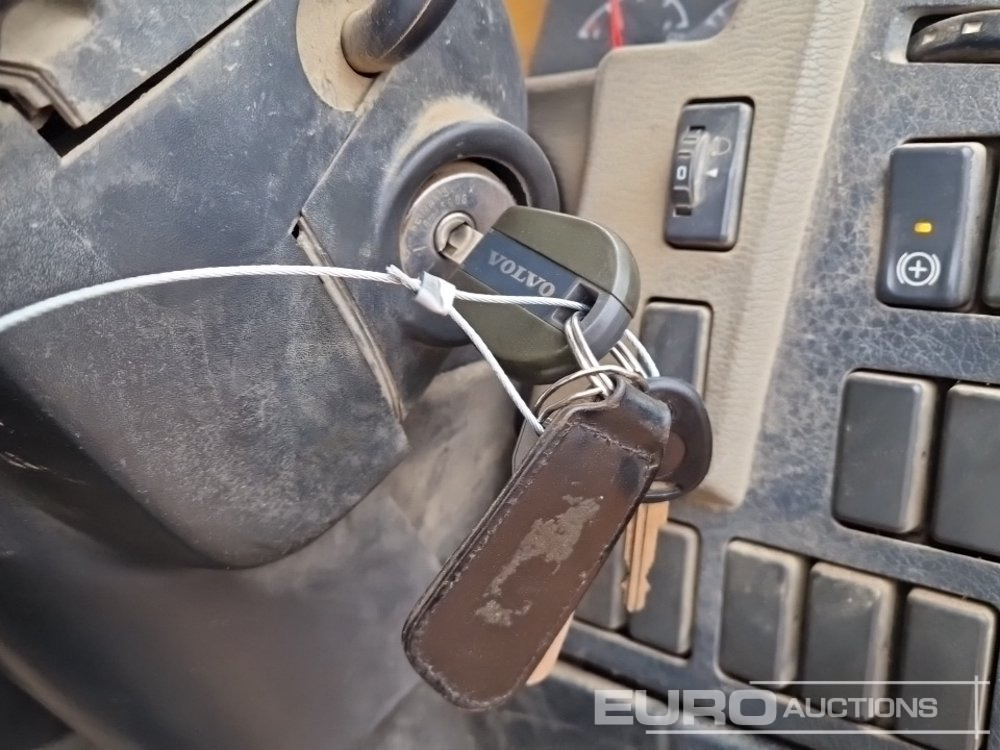 Camion multibenne 2011 Volvo FL240: photos 31