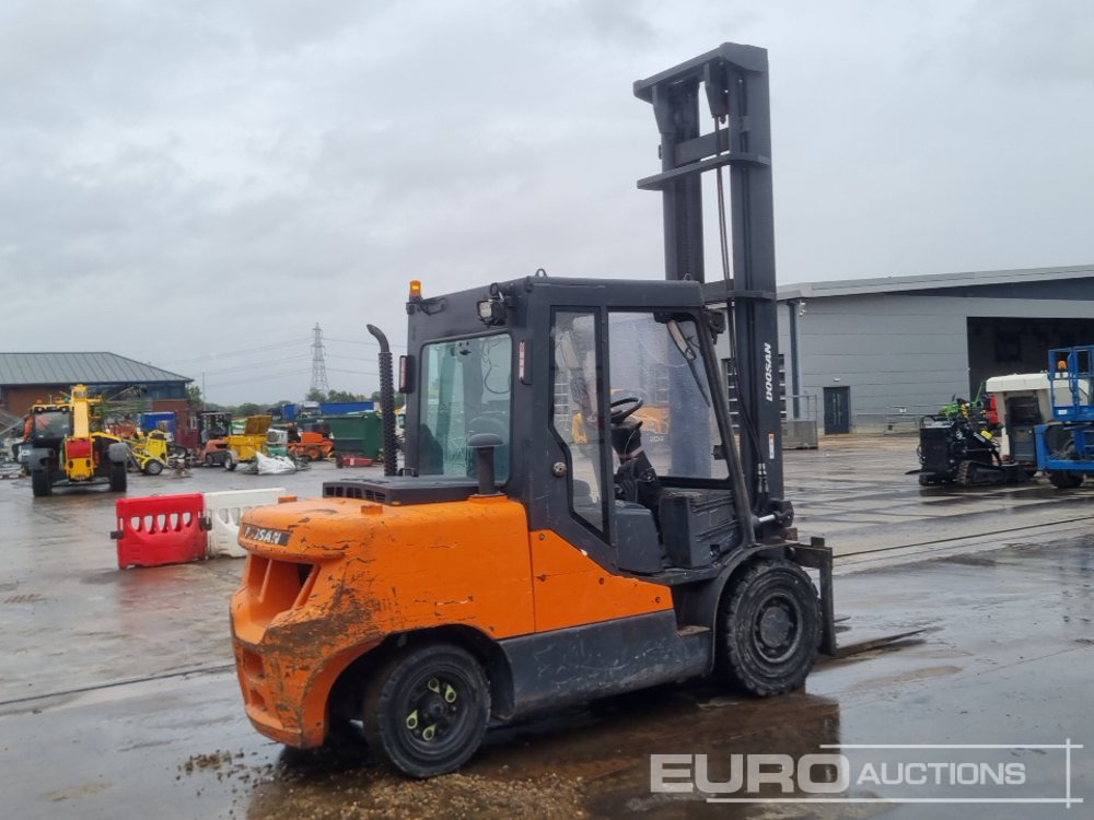2015 Doosan D50C-7 - Chariot élévateur: photos 5 2015 Doosan D50C-7 - Chariot élévateur: photos 5