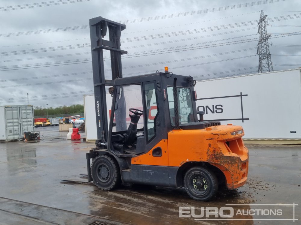 2015 Doosan D50C-7 - Chariot élévateur: photos 3 2015 Doosan D50C-7 - Chariot élévateur: photos 3