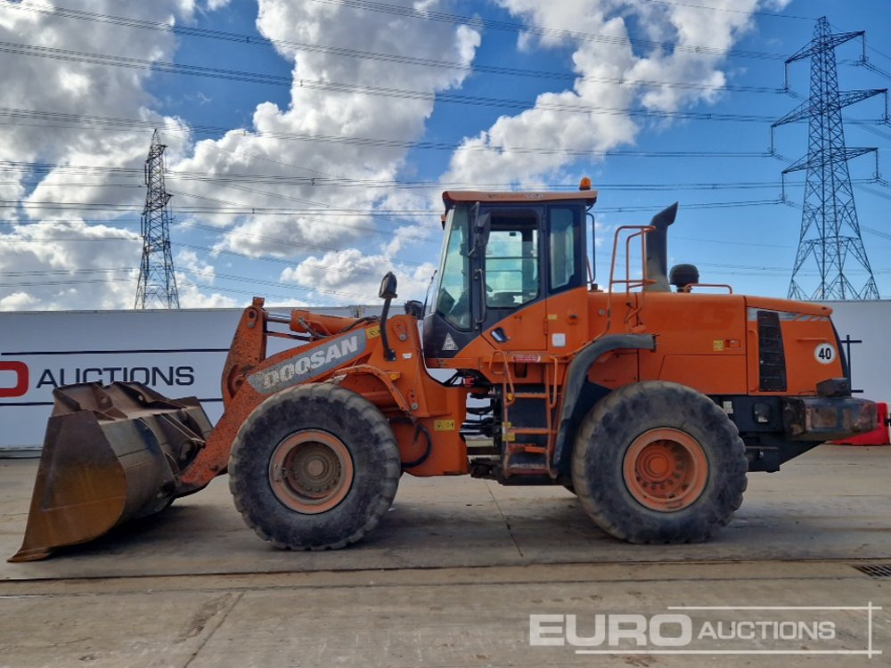 2015 Doosan DL300-3 - Chargeuse sur pneus: photos 2 2015 Doosan DL300-3 - Chargeuse sur pneus: photos 2