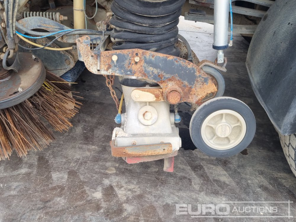 Balayeuse de voirie 2016 DAF LF220: photos 18