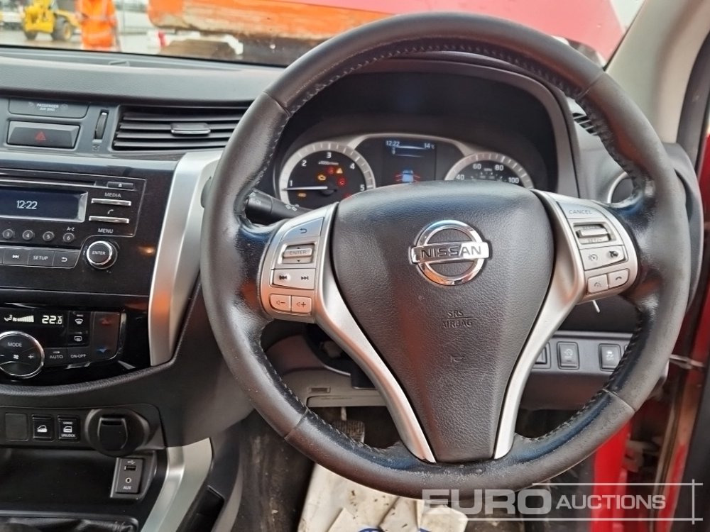 Pick-up 2016 Nissan Navara: photos 36