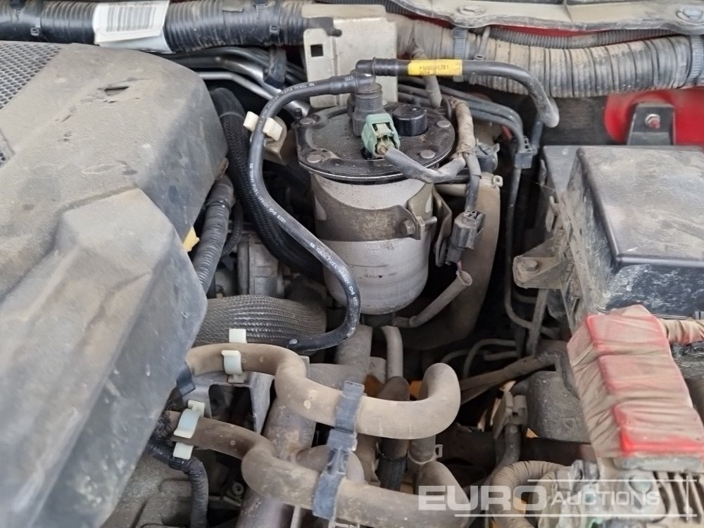 Pick-up 2016 Nissan Navara: photos 19