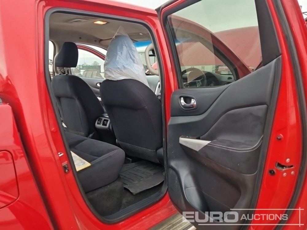 Pick-up 2016 Nissan Navara: photos 23