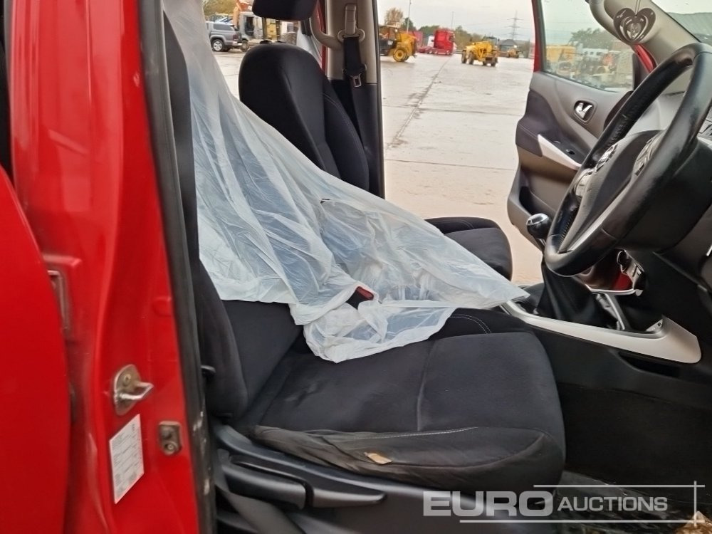 Pick-up 2016 Nissan Navara: photos 28