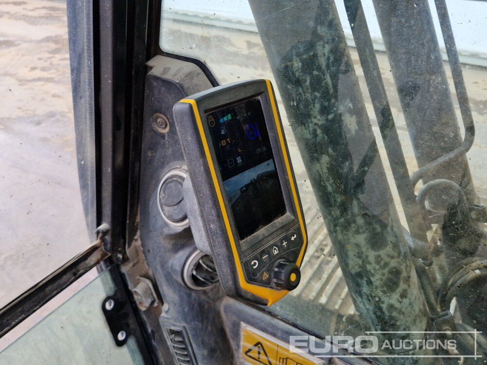 Pelle sur chenille 2017 JCB JS131LC: photos 40