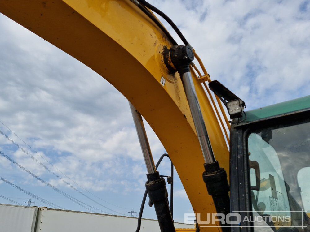 Pelle sur chenille 2017 JCB JS131LC: photos 17