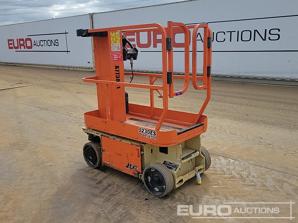 2017 JLG 1230ES - Nacelle: photos 3 2017 JLG 1230ES - Nacelle: photos 3