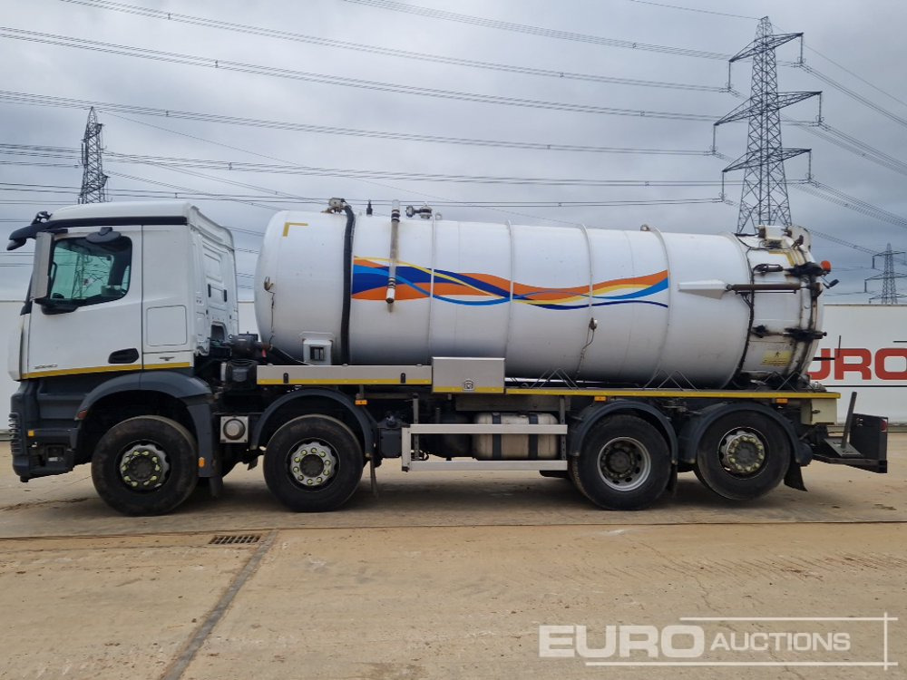 2017 Mercedes Arocs 3240 - Camion citerne: photos 2 2017 Mercedes Arocs 3240 - Camion citerne: photos 2
