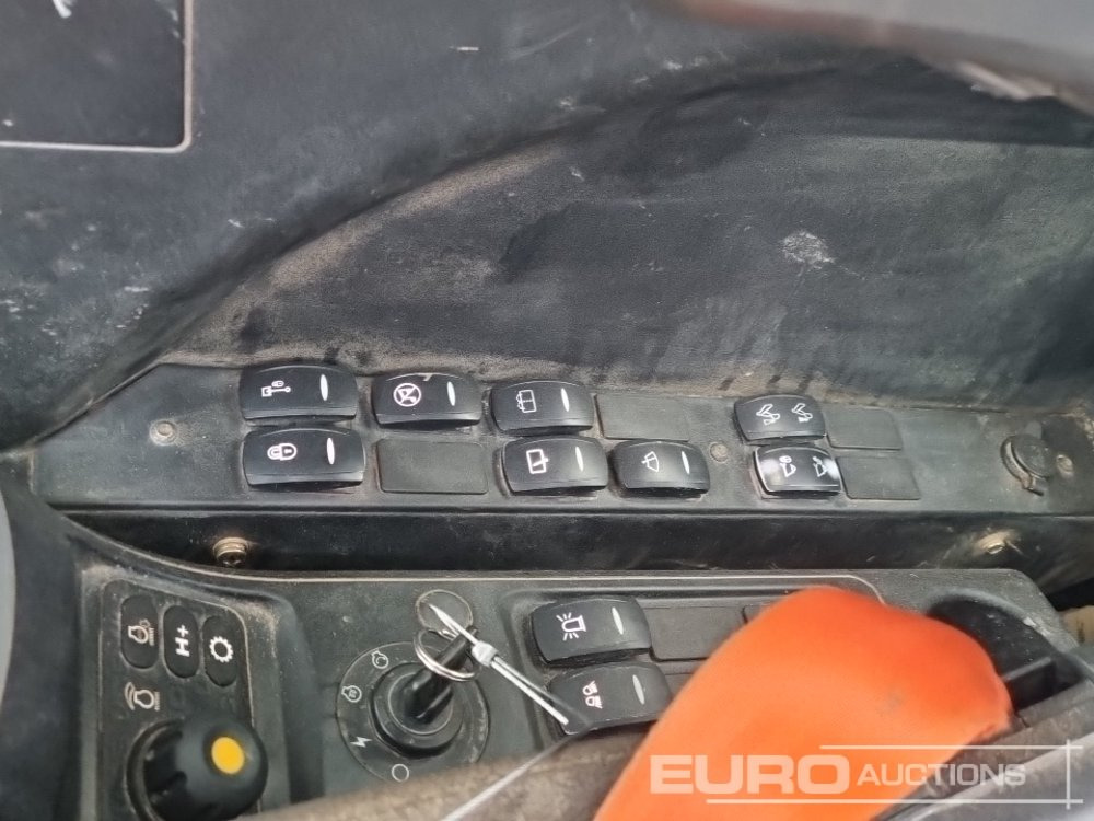 Pelle sur chenille 2018 JCB JS131LC: photos 45