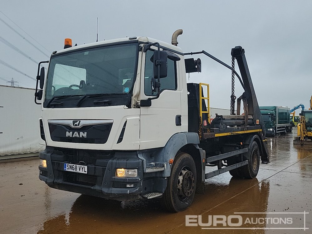 2018 MAN 4x2 Skip Loader Lorry, Extendable Arms, Easy Sheet, Reverse Camera, A/C, Manual Gearbox (Reg. Docs. Available) - Camion multibenne: photos 1 2018 MAN 4x2 Skip Loader Lorry, Extendable Arms, Easy Sheet, Reverse Camera, A/C, Manual Gearbox (Reg. Docs. Available) - Camion multibenne: photos 1