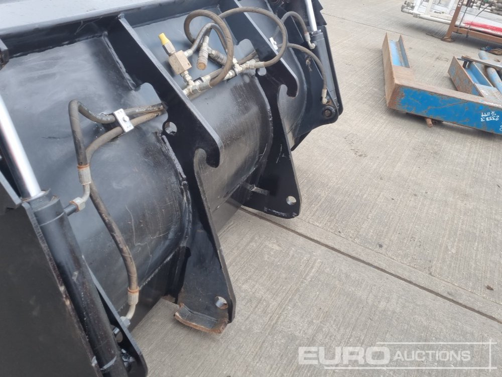 Godet 2019 JCB 76" 3 in 1 Bucket to suit Telehandler: photos 16