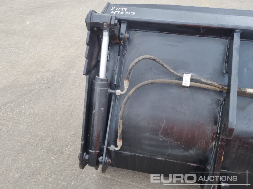 Godet 2019 JCB 76" 3 in 1 Bucket to suit Telehandler: photos 14