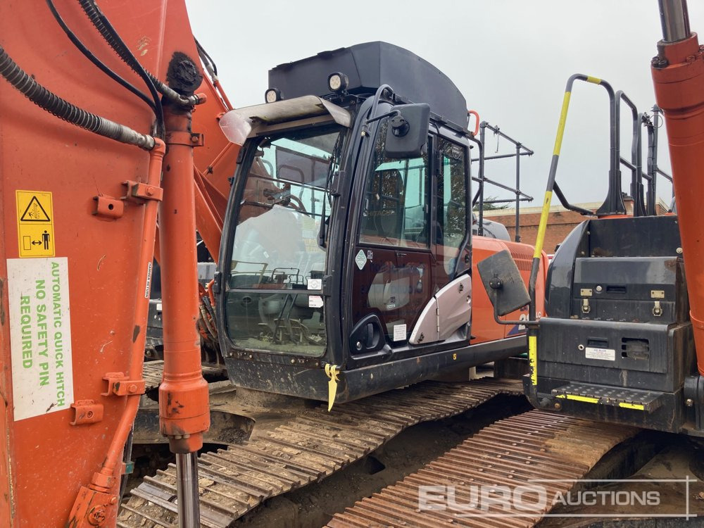 2020 Hitachi ZX210LC-6 - Pelle sur chenille: photos 3 2020 Hitachi ZX210LC-6 - Pelle sur chenille: photos 3