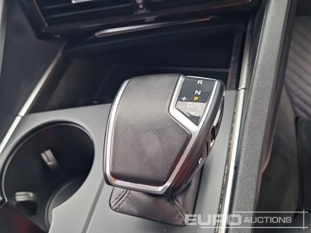 SUV 2020 Volkswagen Touareg: photos 35