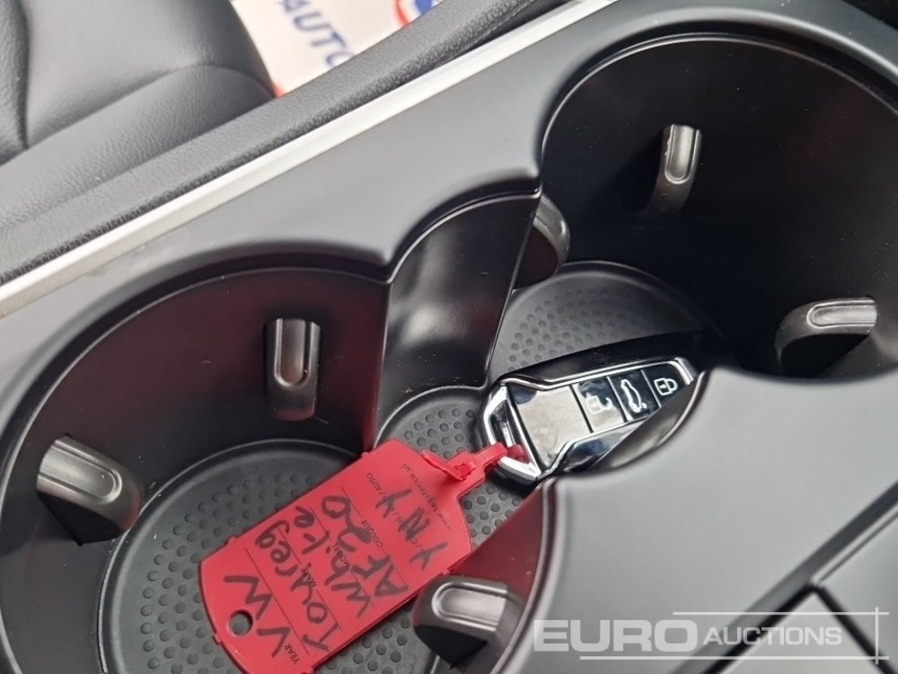 SUV 2020 Volkswagen Touareg: photos 48