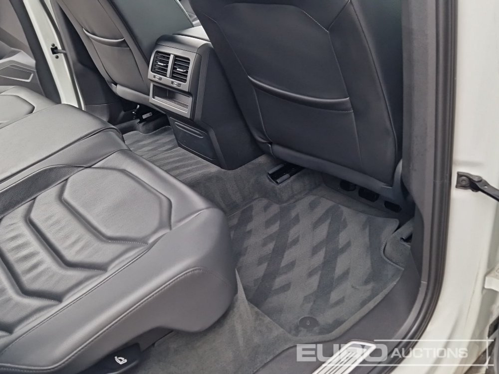 SUV 2020 Volkswagen Touareg: photos 24