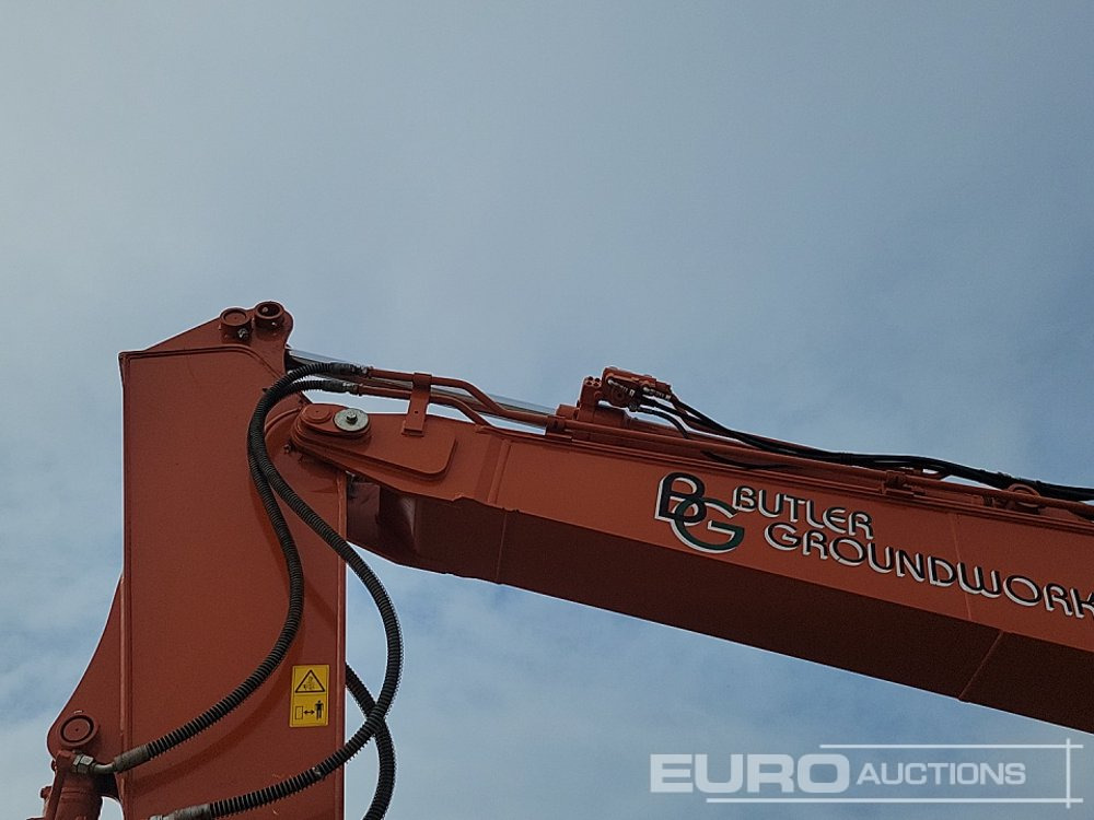 Pelle sur chenille 2022 Hitachi ZX135USBL-7: photos 38