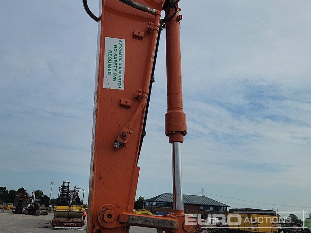Pelle sur chenille 2022 Hitachi ZX135USBL-7: photos 32