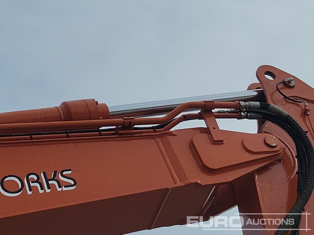 Pelle sur chenille 2022 Hitachi ZX135USBL-7: photos 31