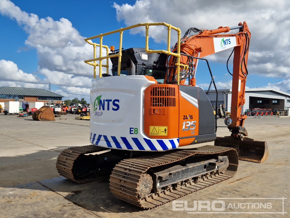 2023 Hitachi ZX135USBL-7 - Pelle sur chenille: photos 5 2023 Hitachi ZX135USBL-7 - Pelle sur chenille: photos 5