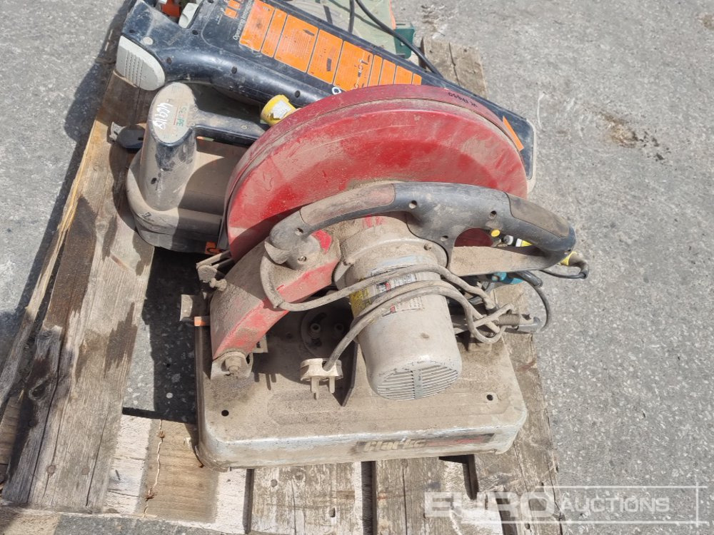 230Volt Crcular Saw (2 of), Scope Radio Detector (2 of), Makita 110Volt Impact Wrench, Ryobi 230Volt Drill - Matériel de chantier: photos 5 230Volt Crcular Saw (2 of), Scope Radio Detector (2 of), Makita 110Volt Impact Wrench, Ryobi 230Volt Drill - Matériel de chantier: photos 5