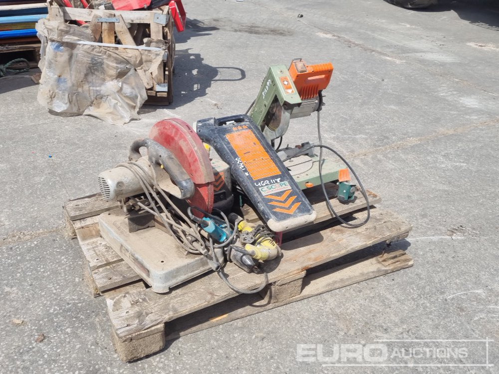 230Volt Crcular Saw (2 of), Scope Radio Detector (2 of), Makita 110Volt Impact Wrench, Ryobi 230Volt Drill - Matériel de chantier: photos 1 230Volt Crcular Saw (2 of), Scope Radio Detector (2 of), Makita 110Volt Impact Wrench, Ryobi 230Volt Drill - Matériel de chantier: photos 1