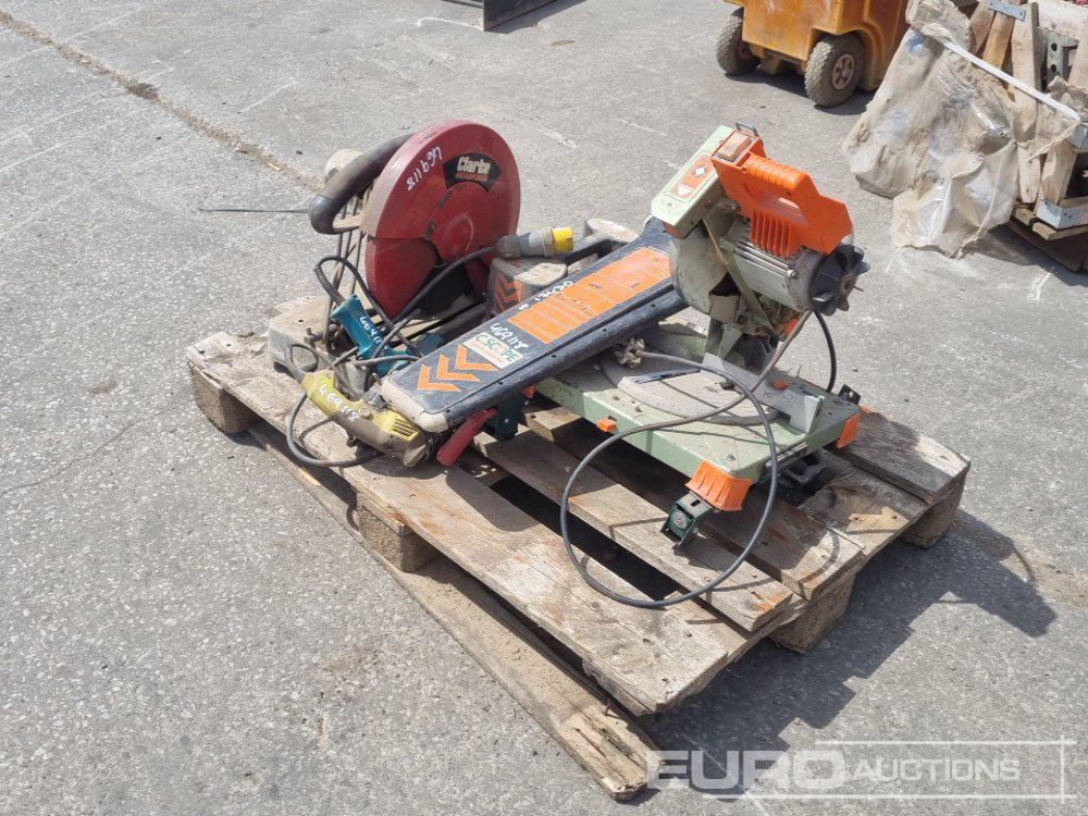 230Volt Crcular Saw (2 of), Scope Radio Detector (2 of), Makita 110Volt Impact Wrench, Ryobi 230Volt Drill - Matériel de chantier: photos 2 230Volt Crcular Saw (2 of), Scope Radio Detector (2 of), Makita 110Volt Impact Wrench, Ryobi 230Volt Drill - Matériel de chantier: photos 2