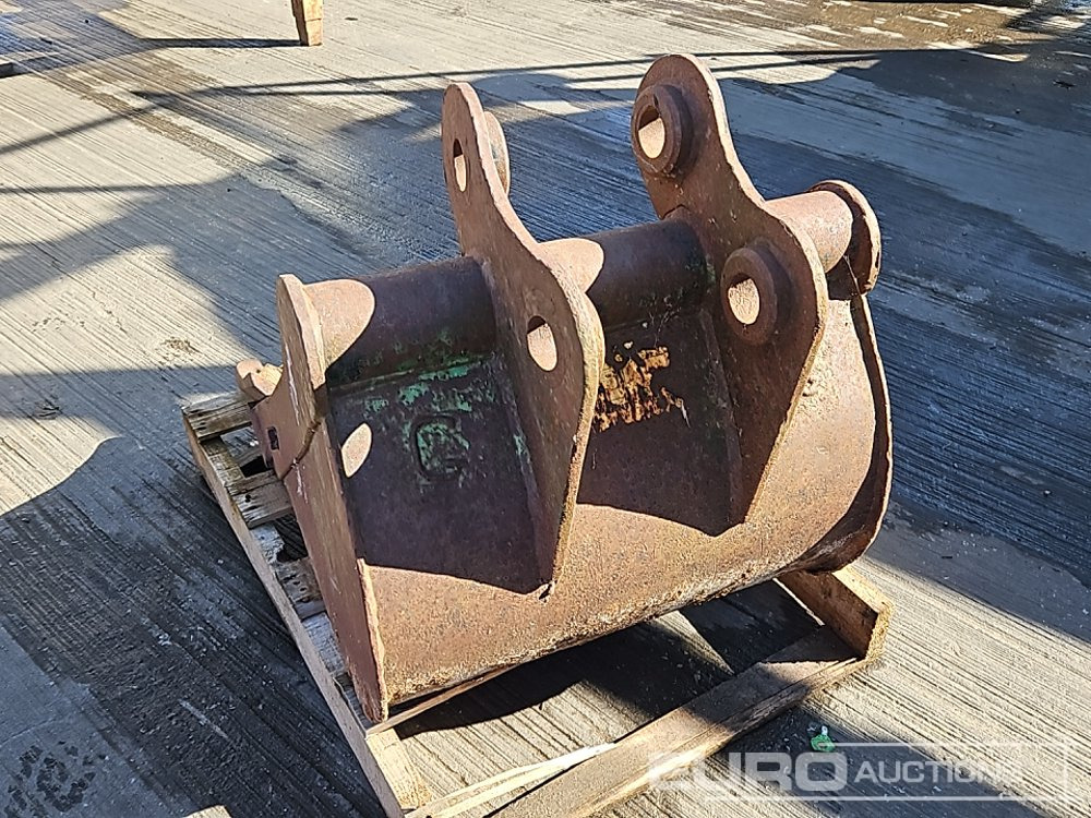 24" Digging Bucket 45mm Pin to suit 4-6 Ton Excavator - Godet: photos 3 24" Digging Bucket 45mm Pin to suit 4-6 Ton Excavator - Godet: photos 3