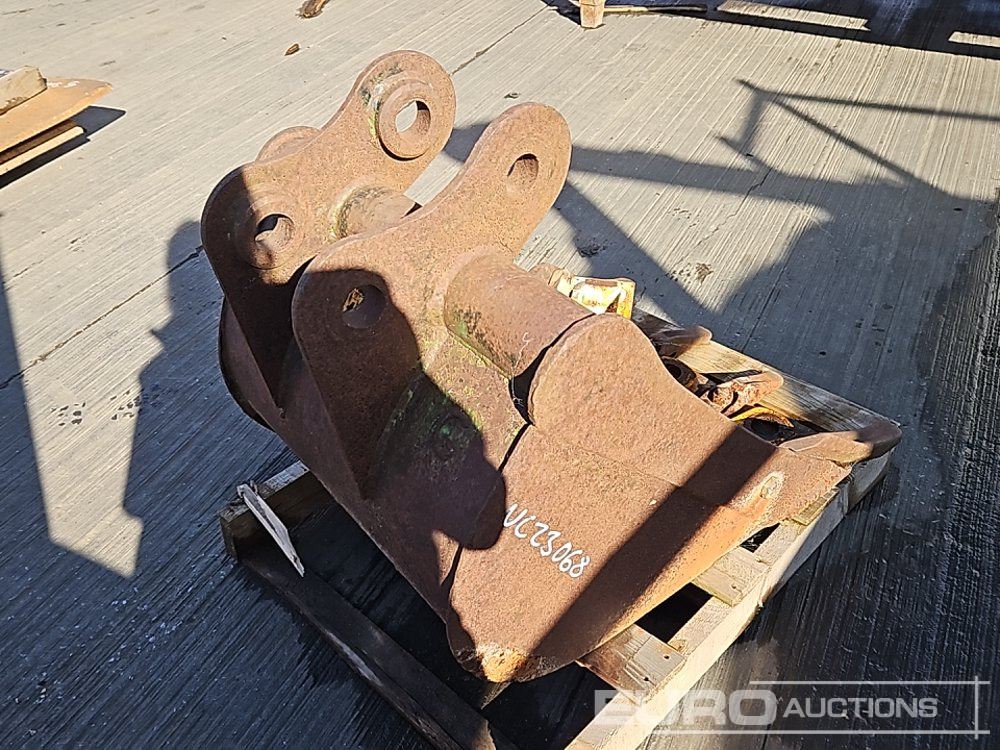 24" Digging Bucket 45mm Pin to suit 4-6 Ton Excavator - Godet: photos 5 24" Digging Bucket 45mm Pin to suit 4-6 Ton Excavator - Godet: photos 5