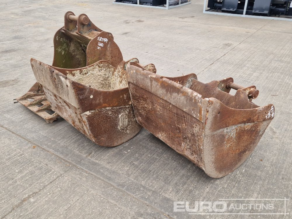 30", 24", 24" Digging Bucket 45mm Pin to suit 4-6 Ton Excavator - Godet: photos 1 30", 24", 24" Digging Bucket 45mm Pin to suit 4-6 Ton Excavator - Godet: photos 1
