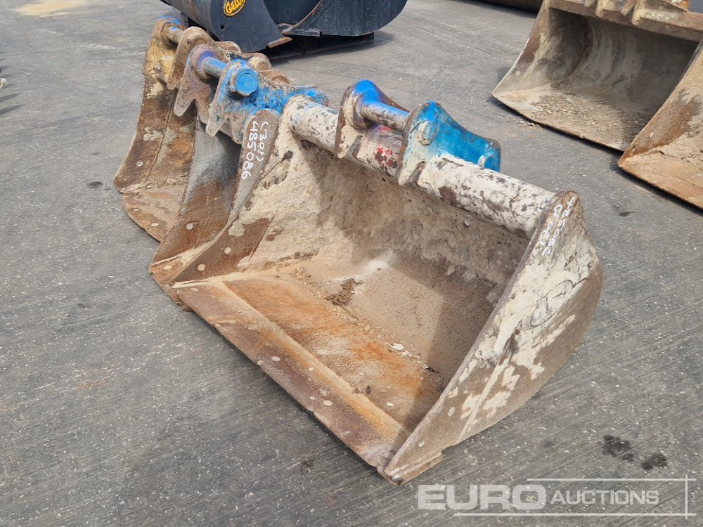 34", 24", 12" Digging Bucket 45mm Pin to suit 4-6 Ton Excavator - Godet: photos 1 34", 24", 12" Digging Bucket 45mm Pin to suit 4-6 Ton Excavator - Godet: photos 1