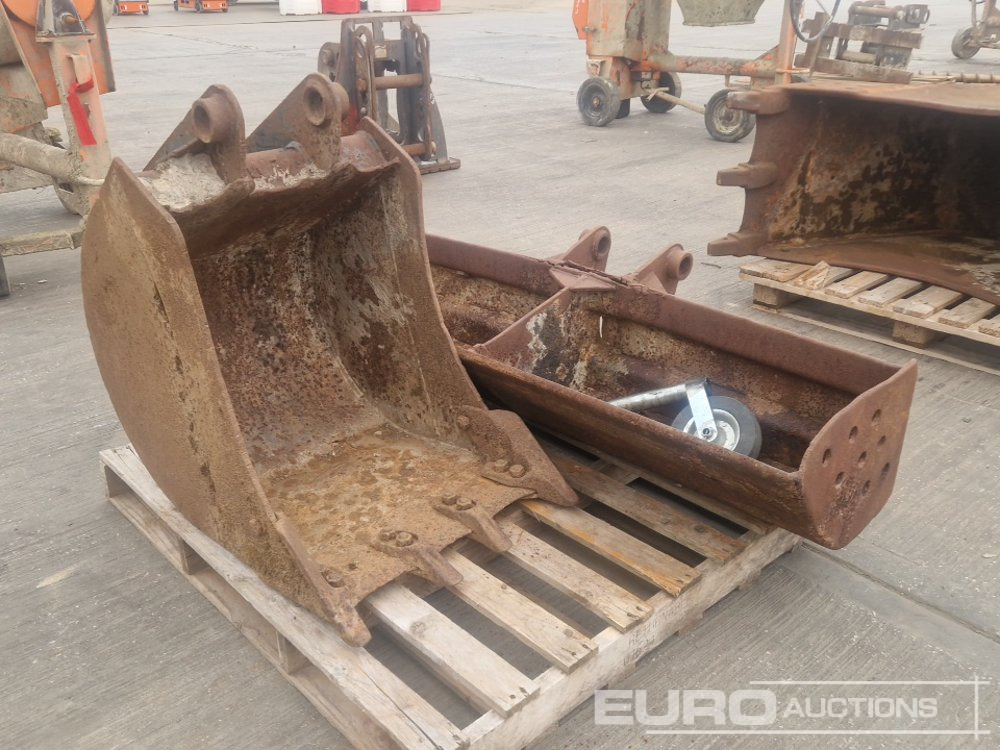 60" Ditching, 24" Digging Bucket 45mm Pin to suit 4-6 Ton Excavator - Godet: photos 1 60" Ditching, 24" Digging Bucket 45mm Pin to suit 4-6 Ton Excavator - Godet: photos 1