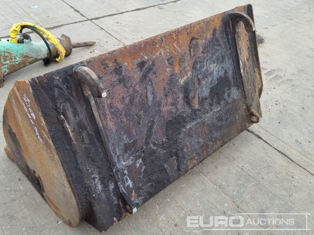 Godet 60" Loading Bucket to suit Telehandler: photos 12