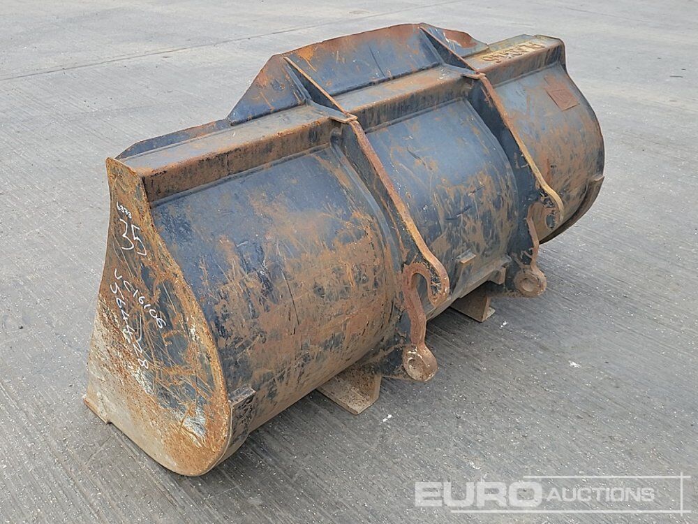 70" Loading Bucket to suit Telehandler - Godet: photos 3 70" Loading Bucket to suit Telehandler - Godet: photos 3