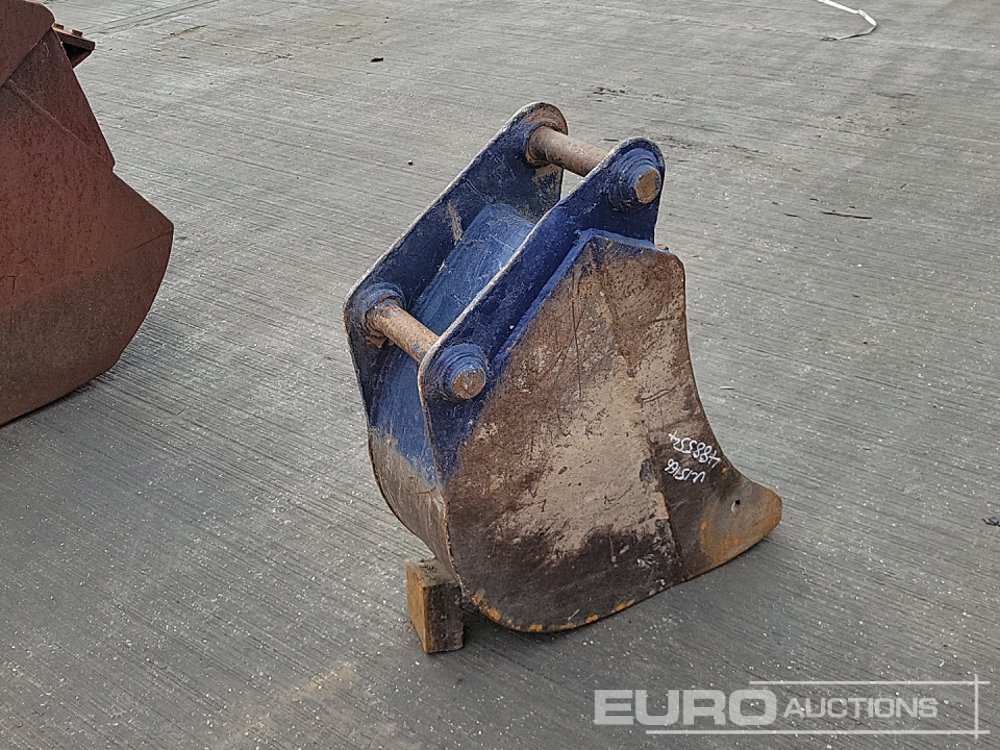 9" Digging Bucket 45mm Pin to suit 4-6 Ton Excavator - Godet: photos 5 9" Digging Bucket 45mm Pin to suit 4-6 Ton Excavator - Godet: photos 5