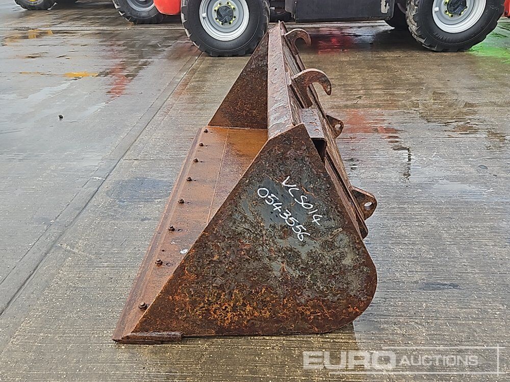 90" Loading Bucket to suit Telehandler - Godet: photos 2 90" Loading Bucket to suit Telehandler - Godet: photos 2