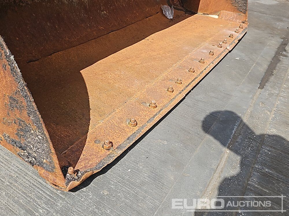 Godet 90" Loading Bucket to suit Telehandler: photos 12
