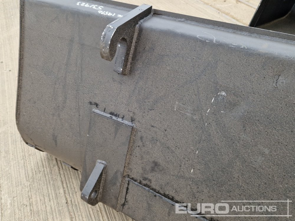 Godet neuf 90" Loading Bucket to suit Telehandler: photos 12 Godet neuf 90" Loading Bucket to suit Telehandler: photos 12