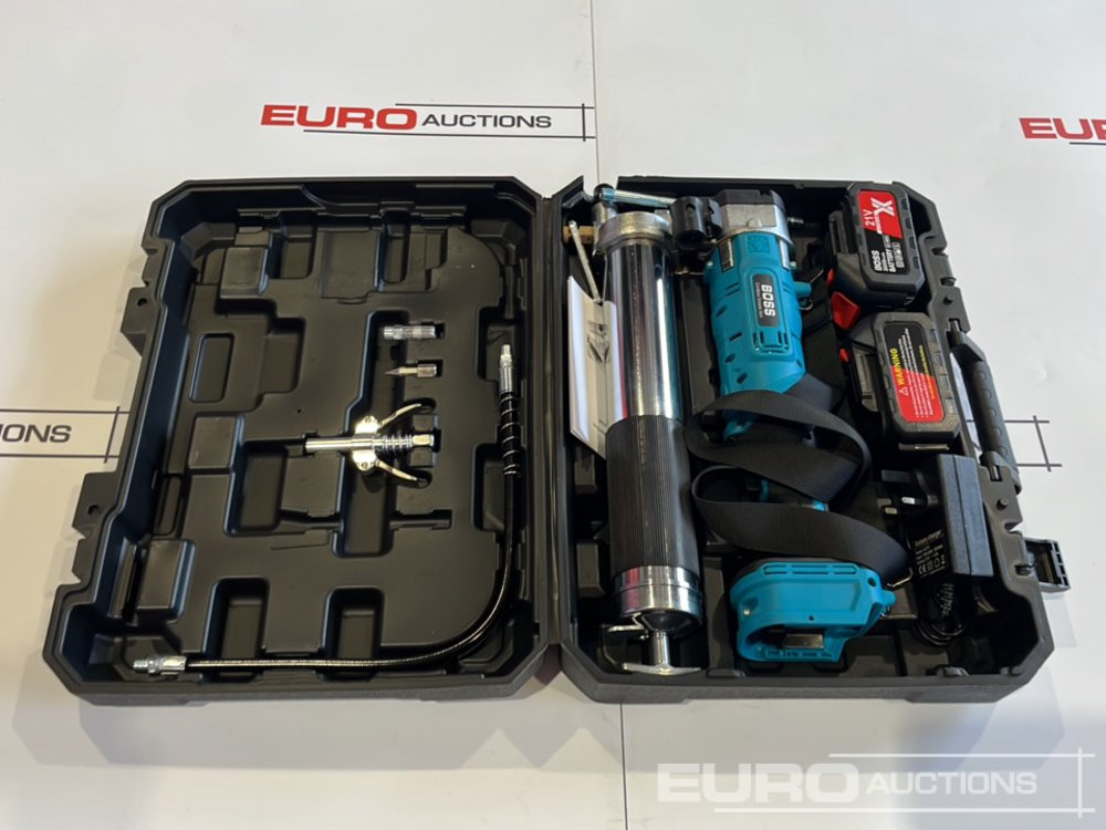 Boss 21 Volt Lithium Battery Cordless Grease Gun, 2 Batteries, Charger, Case, Shoulder Strap, Extension Pieces and Fittings - Matériel de chantier: photos 1 Boss 21 Volt Lithium Battery Cordless Grease Gun, 2 Batteries, Charger, Case, Shoulder Strap, Extension Pieces and Fittings - Matériel de chantier: photos 1