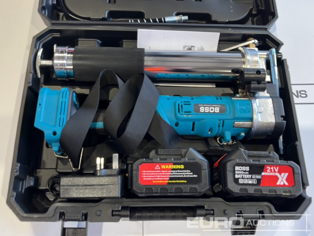 Boss 21 Volt Lithium Battery Cordless Grease Gun, 2 Batteries, Charger, Case, Shoulder Strap, Extension Pieces and Fittings - Matériel de chantier: photos 4 Boss 21 Volt Lithium Battery Cordless Grease Gun, 2 Batteries, Charger, Case, Shoulder Strap, Extension Pieces and Fittings - Matériel de chantier: photos 4