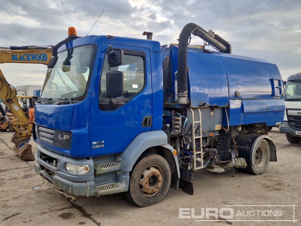 DAF LF55.160 - Balayeuse de voirie: photos 1 DAF LF55.160 - Balayeuse de voirie: photos 1