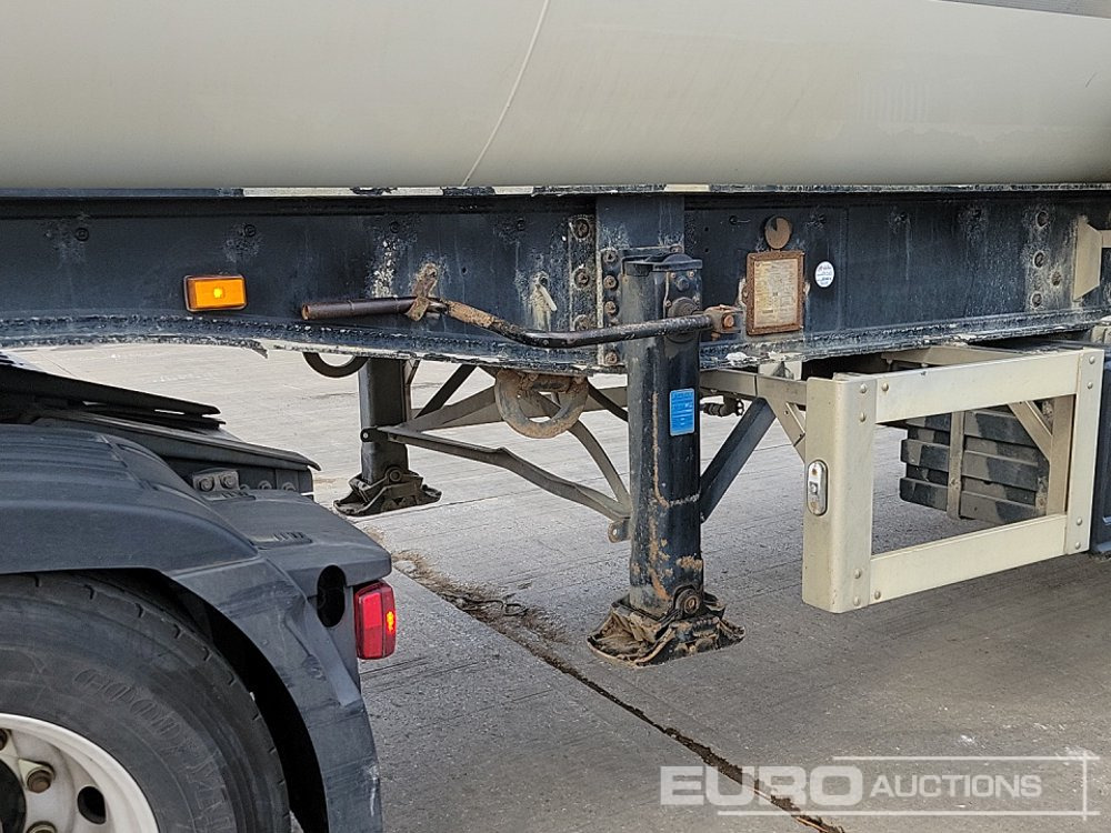 Semi-remorque citerne Feldbinder KIP63.3: photos 37