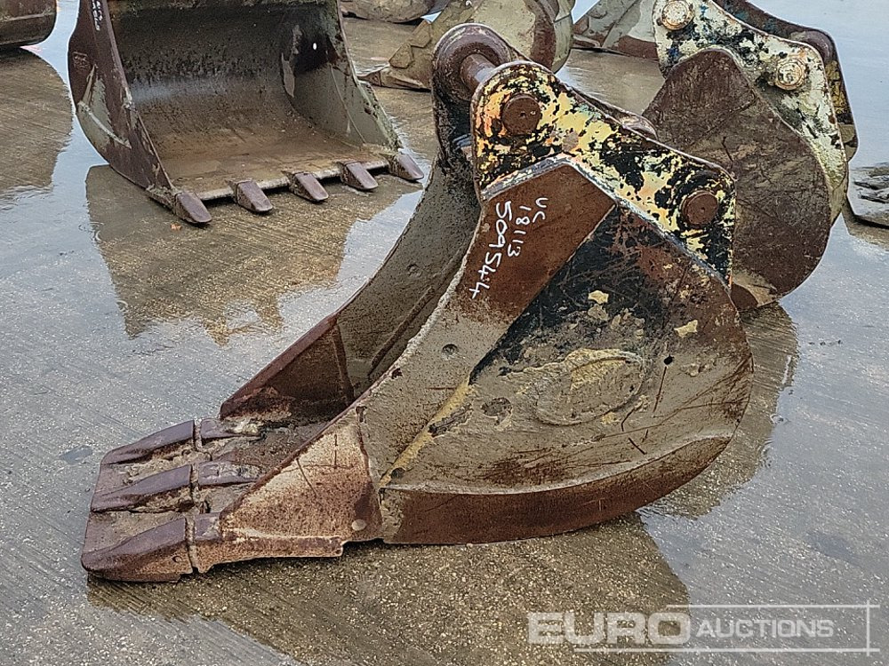 Geith 18" Digging Bucket 65mm Pin to suit 13 Ton Excavator - Godet: photos 2 Geith 18" Digging Bucket 65mm Pin to suit 13 Ton Excavator - Godet: photos 2