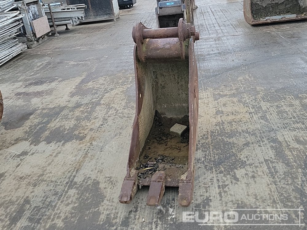 Geith 18" Digging Bucket 65mm Pin to suit 13 Ton Excavator - Godet: photos 2 Geith 18" Digging Bucket 65mm Pin to suit 13 Ton Excavator - Godet: photos 2