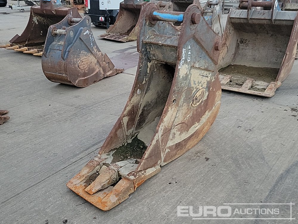Geith 18" Digging Bucket 80mm Pin to suit 20 Ton Excavator - Godet: photos 1 Geith 18" Digging Bucket 80mm Pin to suit 20 Ton Excavator - Godet: photos 1