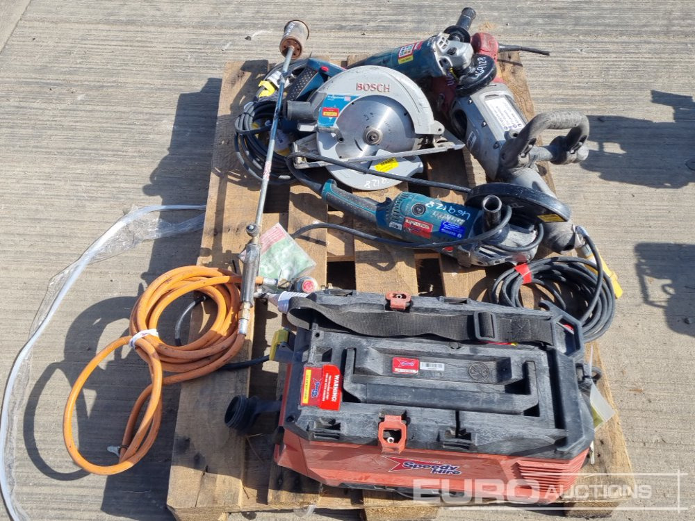 Hilti VC40-UM 110 Volt Vacuum Cleaner, Milwaukee 110Volt Hand Held Breaker, Makita 110Volt Angle Grinder (2 of), Bosh 110 Volt Circular Saw, Propane Burner & Regulator - Matériel de chantier: photos 1 Hilti VC40-UM 110 Volt Vacuum Cleaner, Milwaukee 110Volt Hand Held Breaker, Makita 110Volt Angle Grinder (2 of), Bosh 110 Volt Circular Saw, Propane Burner & Regulator - Matériel de chantier: photos 1