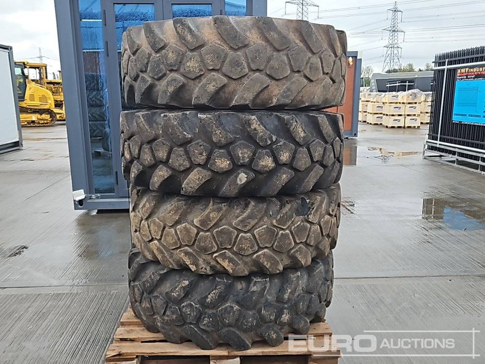 JCB 15.5-25 Tyre (4 of) - Pneu: photos 4 JCB 15.5-25 Tyre (4 of) - Pneu: photos 4